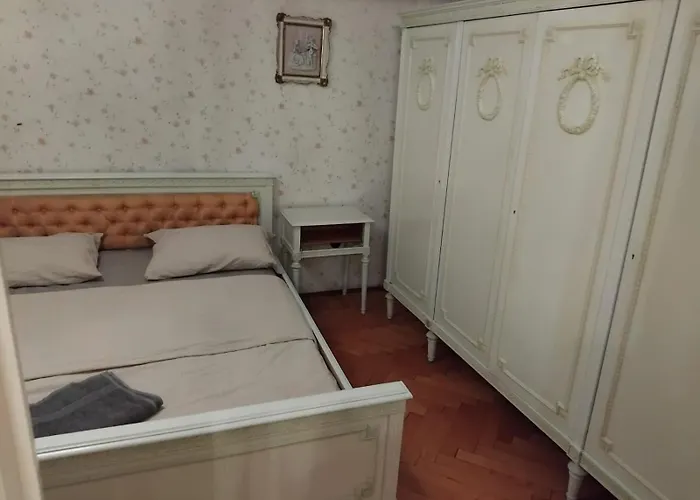 2 Bedroom 1 Living In Old Town