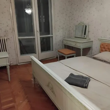 2 Bedroom 1 Living In Old Town * Boekarest