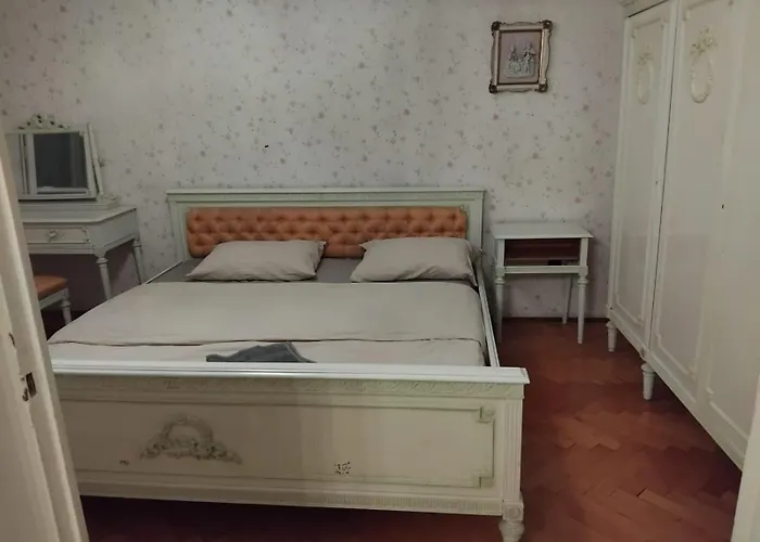 2 Bedroom 1 Living In Old Town Appartement Boekarest