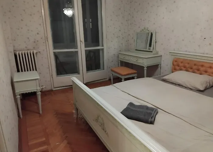 2 Bedroom 1 Living In Old Town * Boekarest